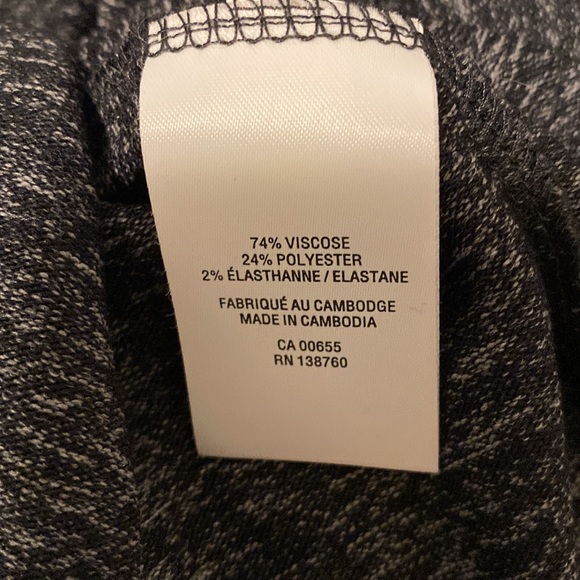 Reitman’s navy top with button up sleeves - Picture 5 of 5